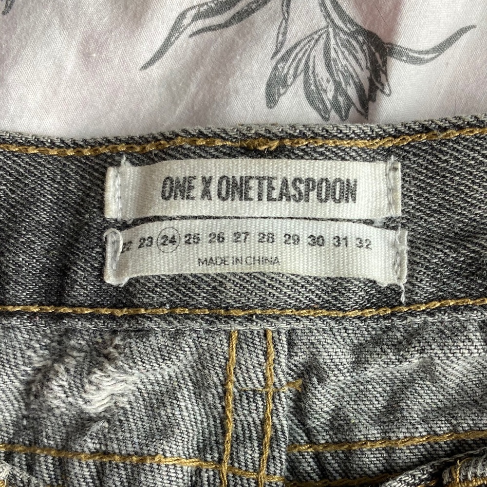One Teaspoon Bonita Distressed cut off jean shorts - Picture 3 of 5